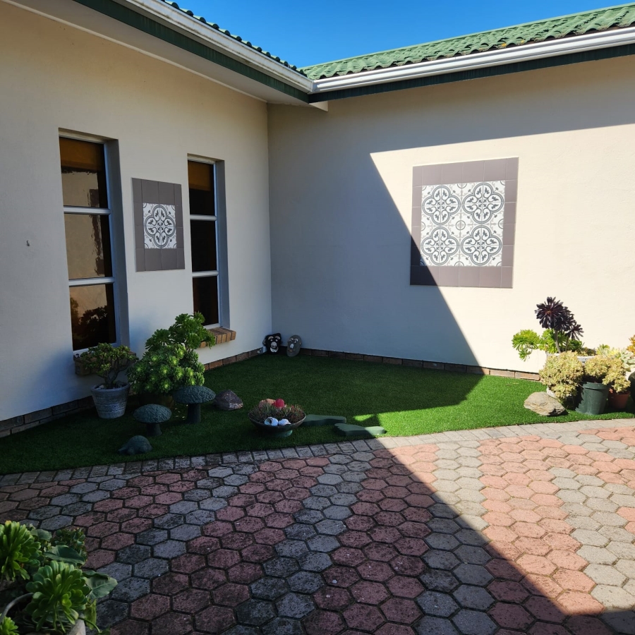 3 Bedroom Property for Sale in Stilbaai Wes Western Cape